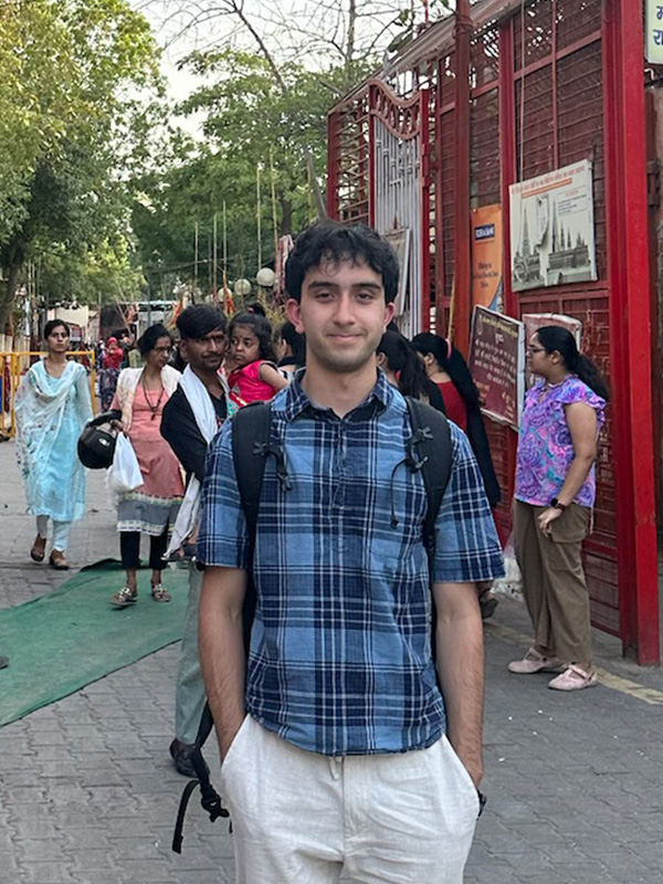 Eliot Advani ‘26.