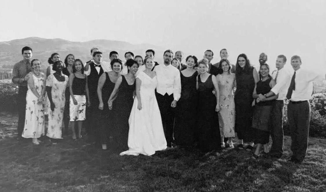 Black and white photo of Adam Wight ’00 and Sherry DeLauder Wight ‘00's CMC wedding party