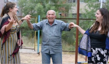 Anoush Baghdassarian and Ani Schug with a Syrian refugee