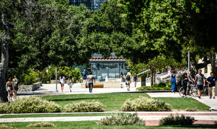 CMC students on campus